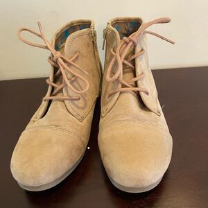 Cat & Jack size 5 booties tan suede
